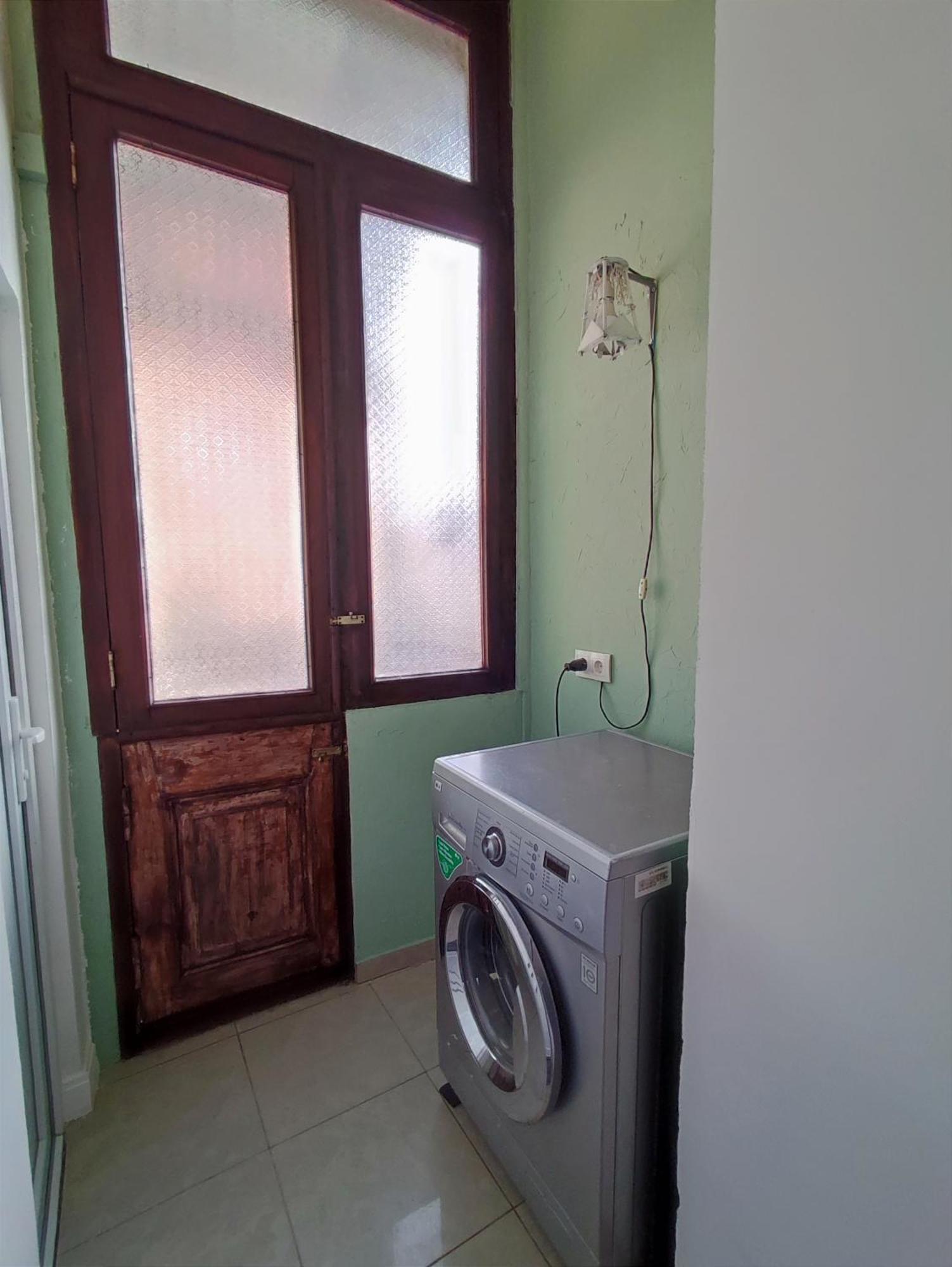 9 Doors Hotell Tbilisi Exteriör bild