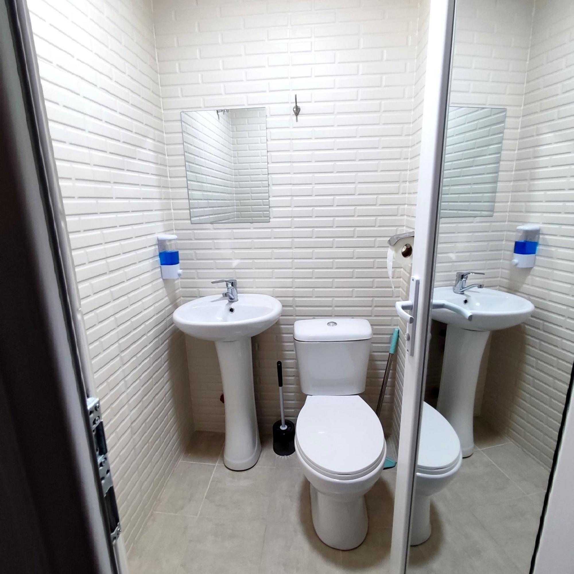 9 Doors Hotell Tbilisi Exteriör bild